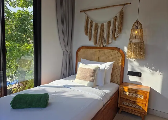 & Wood Oasis , Spacious With Pool *