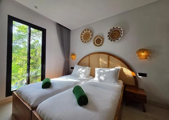 & Wood Oasis , Spacious With Pool